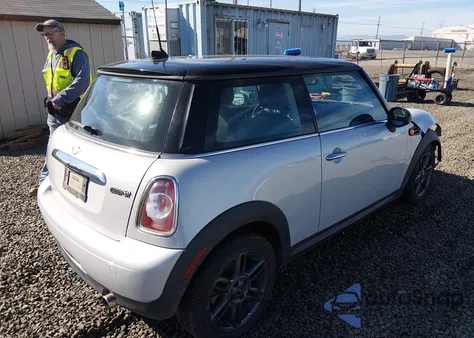 2011 Mini Cooper z USA, uszkodzony, nr VIN WMWSU3C55BT253397